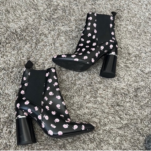3.1 Phillip Lim Black Pink Floral Designer Leather Ankle Heeled Chelsea boots - Picture 1 of 8